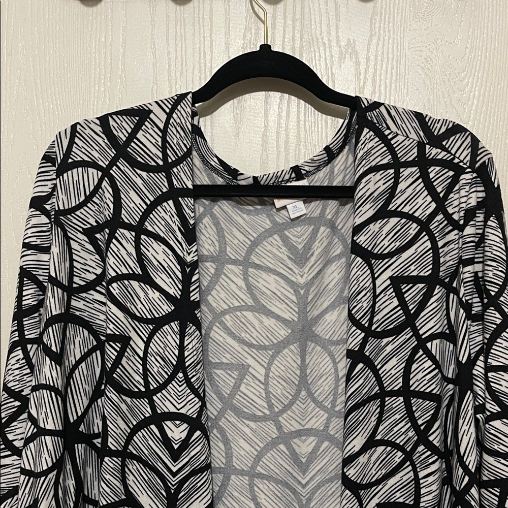 LuLaRoe Black and White Geometric Patterned Caroline Cardigan XL BNWT